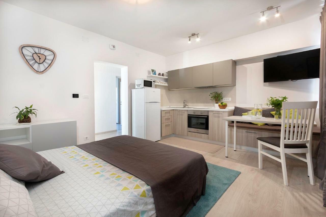Sunsplash Apartments プーラ エクステリア 写真